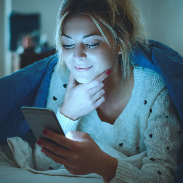 Синята светлина и съня: как може да се ограничи ефектът на смартфоните
