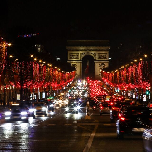 Париж отменя новогодишните празненства заради „Омикрон“