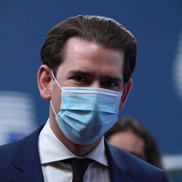 Австрийският канцлер се ваксинира срещу COVID-19 с "АстраЗенека"