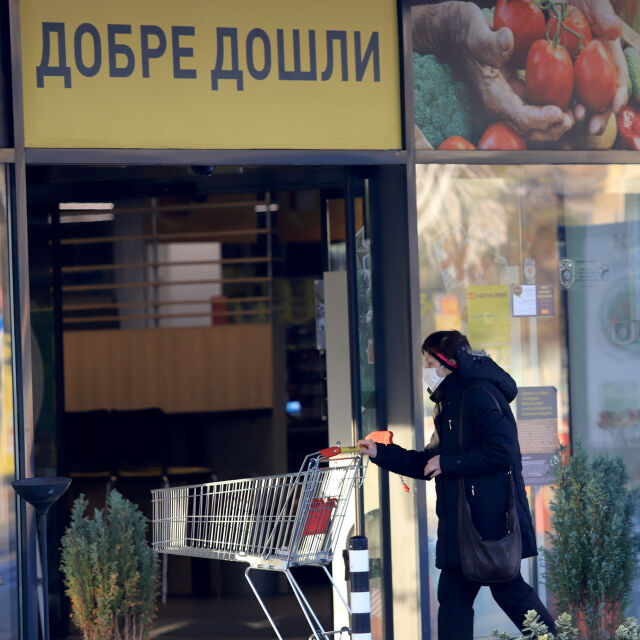 Проверка на bTV в големите магазини в София: Мерките се спазват