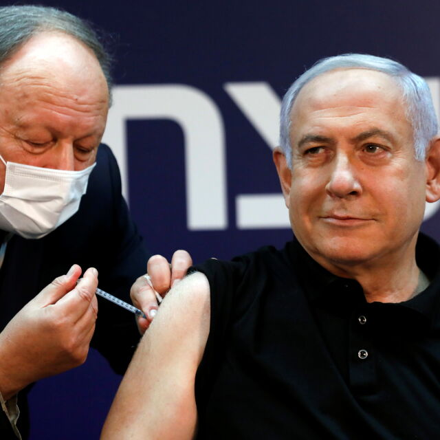Първи в Израел: Нетаняху се ваксинира срещу COVID-19