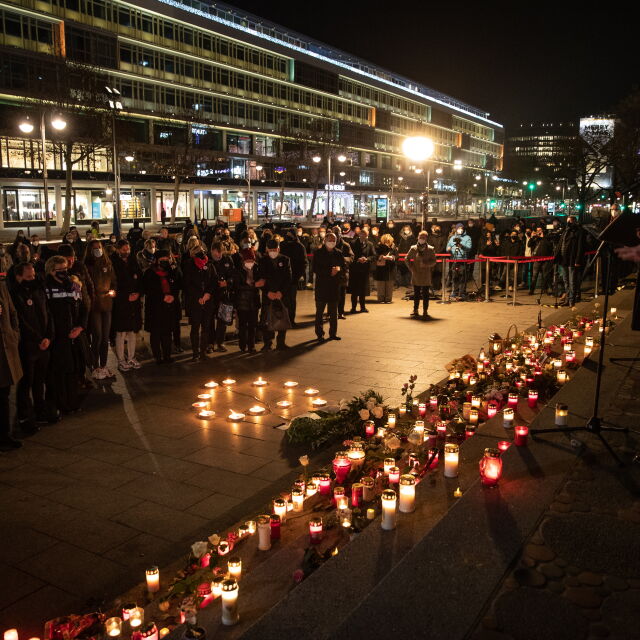 Берлин почете паметта на жертвите на атака на коледен базар през 2016 г.