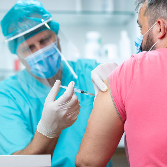 САЩ обмислят да въведат пълна COVID ваксинация като условие за влизане в страната