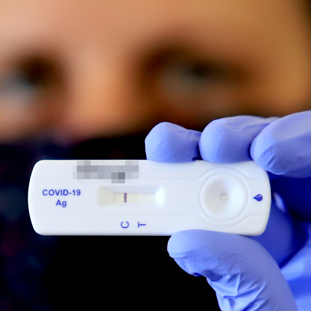 МЗ предлага антигенните тестове за COVID-19 да са безплатни