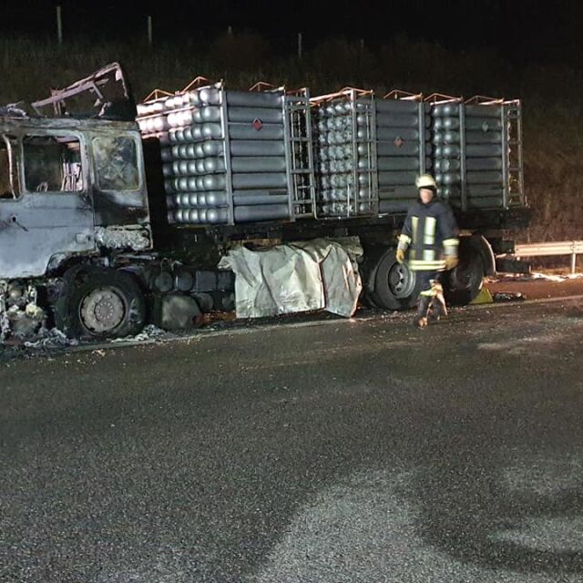 Камион с бутилки с метан се запали в движение на AM “Марица” 