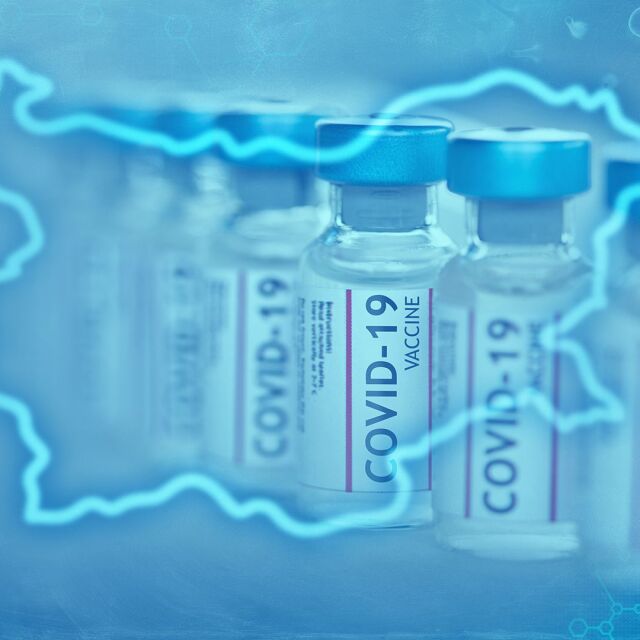 Над 1000 медици са ваксинирани срещу COVID-19 за два дни (ОБЗОР)