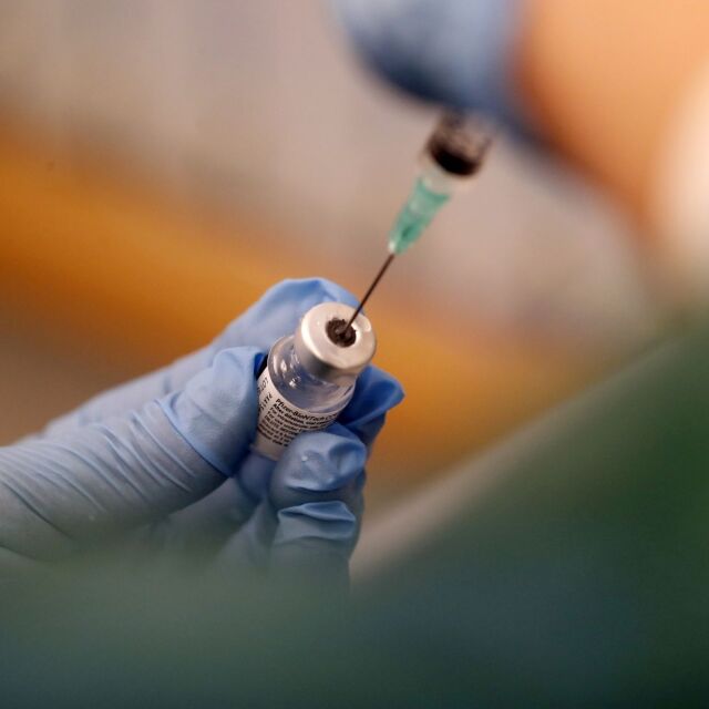 СЗО: Няма препоръка за ваксиниране с две различни ваксини