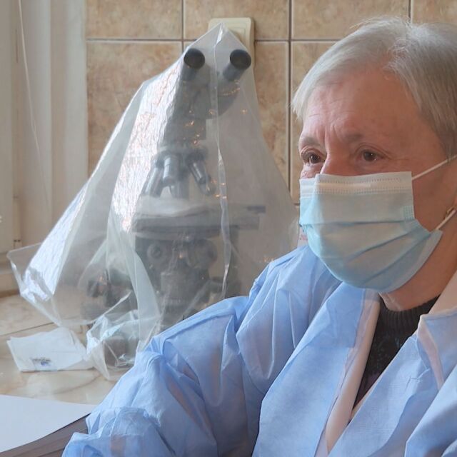 72-годишна микробиоложка - една от първите ваксинирани във Велико Търново