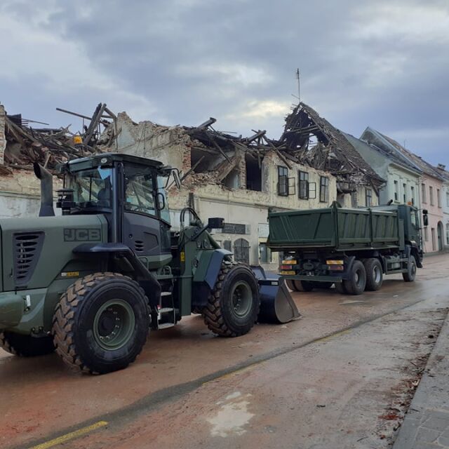 Постепенно отслабват вторичните трусове след унищожителното земетресение в Хърватия