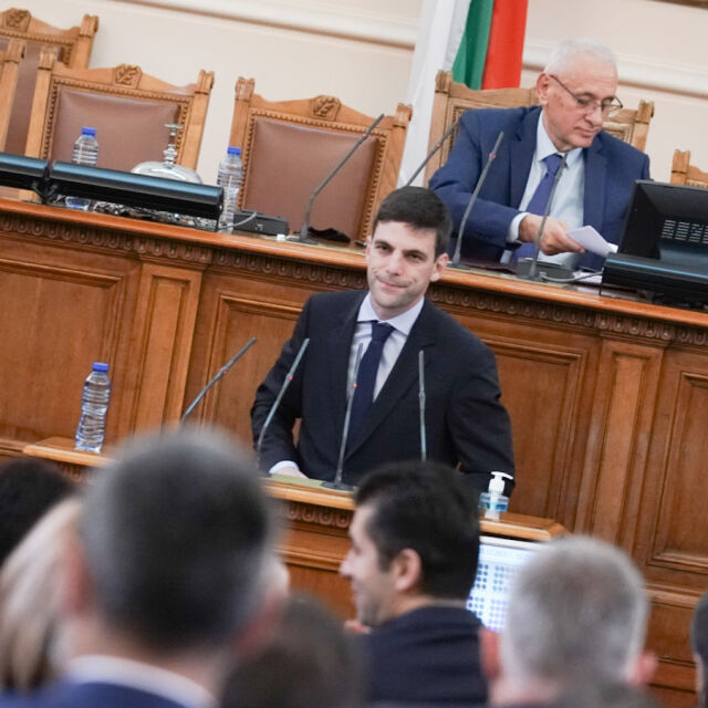 Третият парламент за годината: Никола Минчев стана най-младият председател на НС 