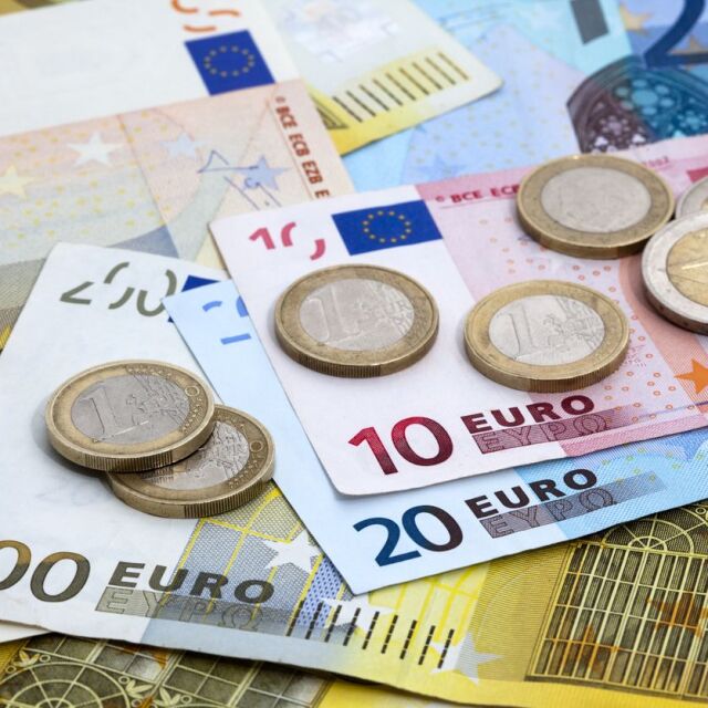 Еврото скача заради мерките на ЕЦБ