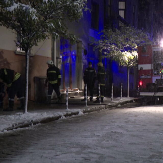 Пожар горя в сграда в центъра на София
