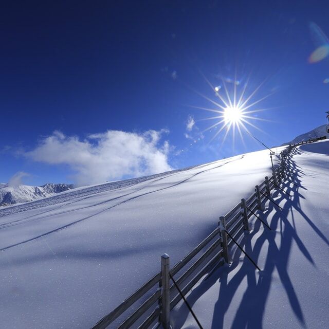 Заради обилния снеговалеж: Пампорово и Банско откриват ски сезона по-рано