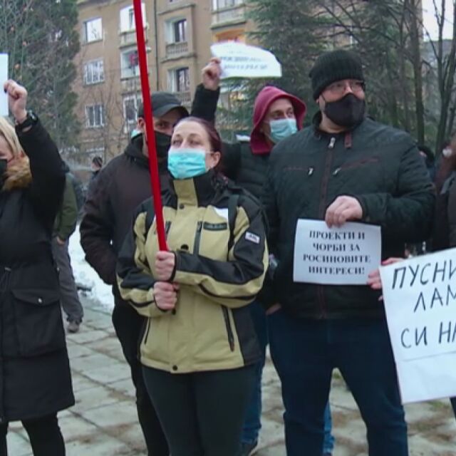 Жители на „Красно село“ на протест: Искат оставката на кмета Росина Станиславова
