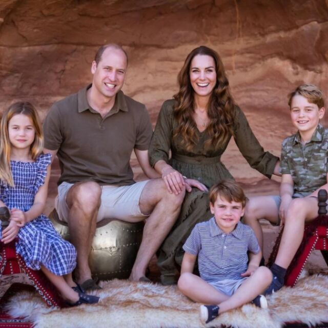 Новата коледната снимка на Кейт, Уилям и трите им деца е сладка като коледна меденка