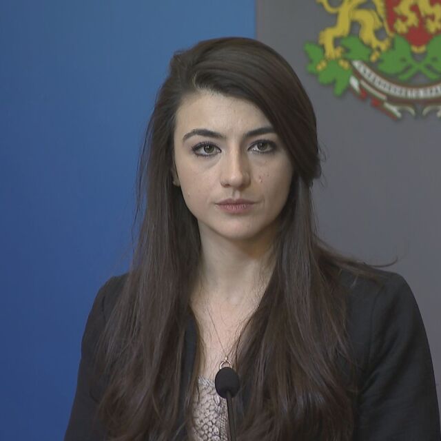 Лена Бориславова: България няма да изпраща изтребители към Украйна