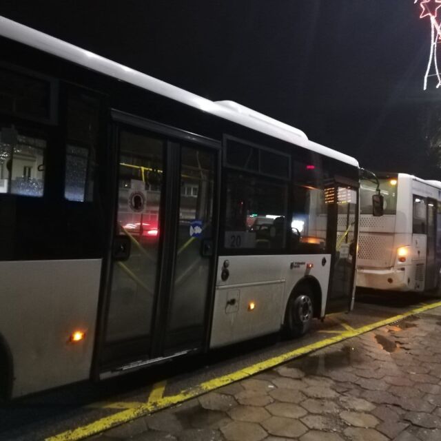 Задържаха непълнолетен за стрелбата по автобуси в центъра на Пловдив