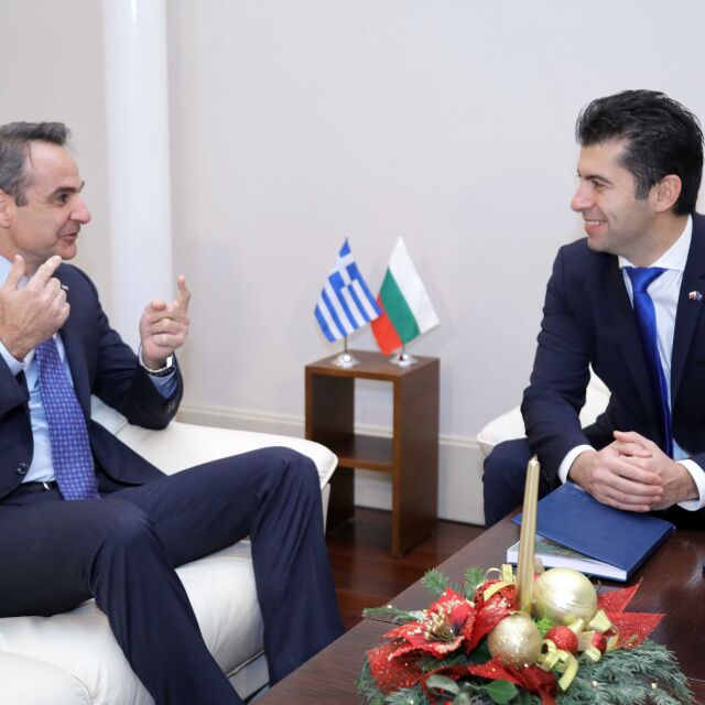 Кирил Петков се срещна с премиера на Гърция Кириакос Мицотакис