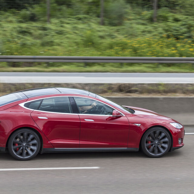 Най-мащабният ход досега: Tesla изтегля почти всички свои автомобили в САЩ 