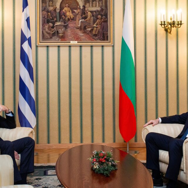 Радев към Мицотакис: Договорите с България и Гърция - в преговорната рамка на РСМ