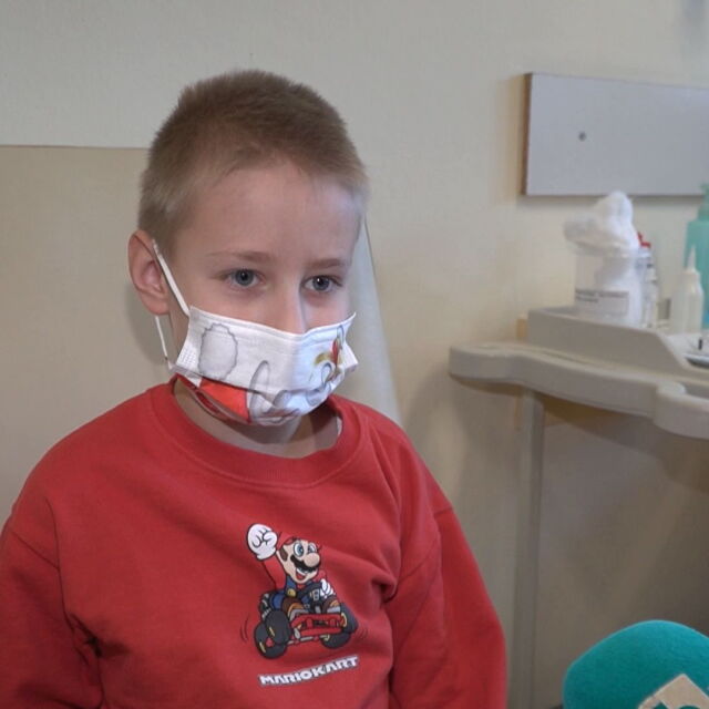 10-годишно момче е първото ваксинирано дете в Пловдив