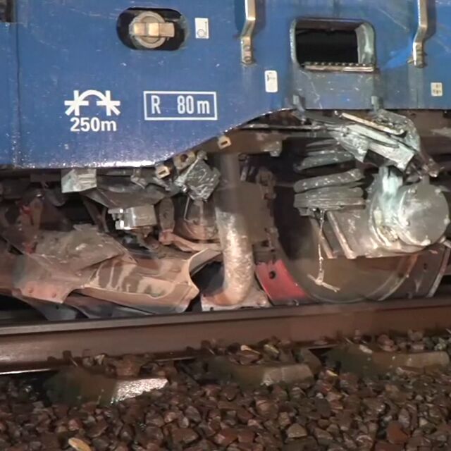 Пътник в катастрофиралия влак: Сами решихме да се евакуираме