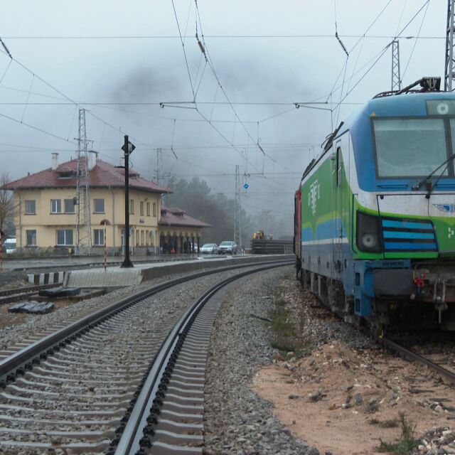 След катастрофата край Клисура: Възстановено е движението на влаковете 