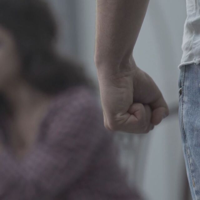 Нов случай на домашно насилие: Мъж нападна майка си в Казанлъшко