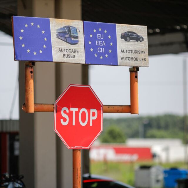 Без общи правила за мигрантите: Държави от ЕС затварят граници или налагат засилен контрол