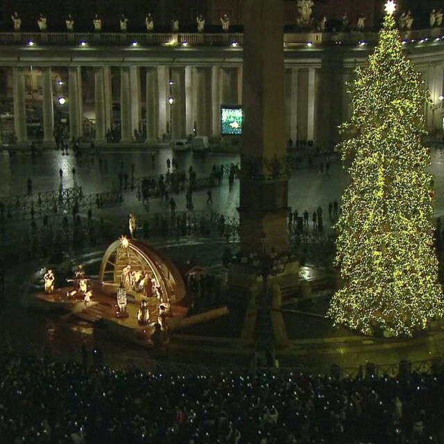Грейнаха светлините на коледната елха във Ватикана (ВИДЕО И СНИМКИ)