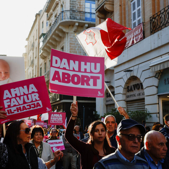 „Ние сме гласът на нероденото бебе“: Протести в Малта срещу либерализация на абортите