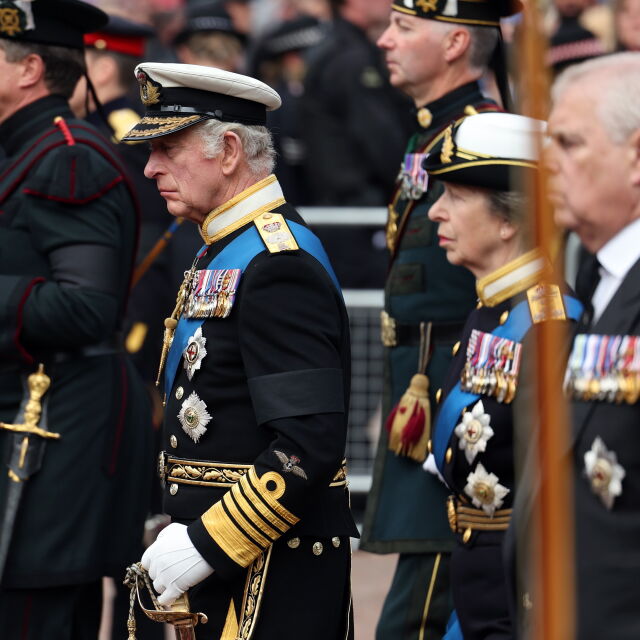 Коронацията на Чарлз III: Хиляди военни от 35 държави ще участват в церемонията