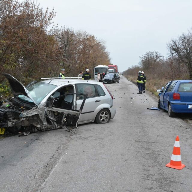 Четирима пострадали при тежка катастрофа край Хасково