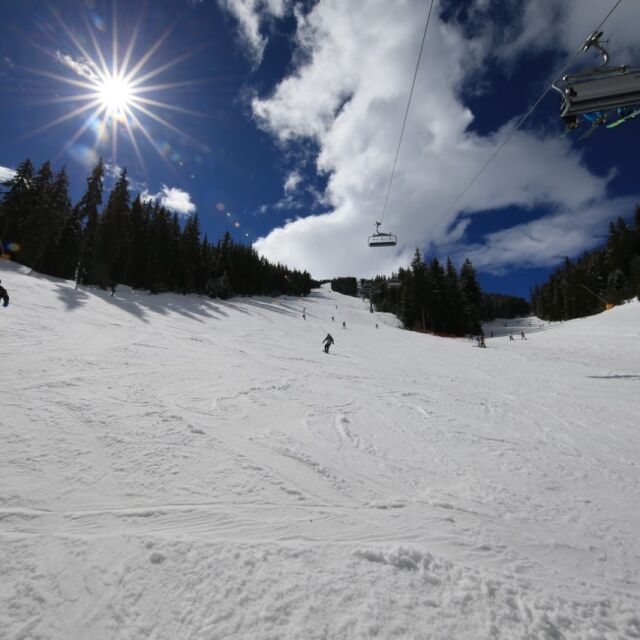 Банско открива ски сезона с масово спускане, игри и музика
