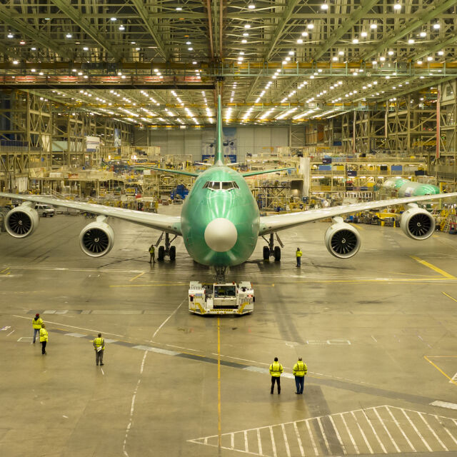 Официално: Boeing се сбогува с легендарния си самолет 747