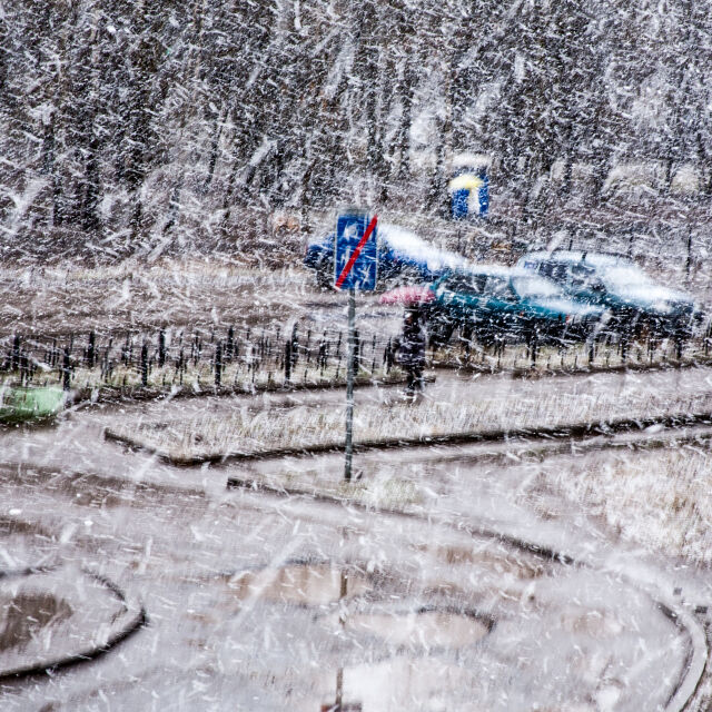 Обилни снеговалежи предизвикаха транспортен хаос на Острова и в Литва