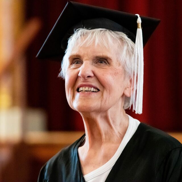 "Не се отказвайте": 90-годишна завърши колеж 