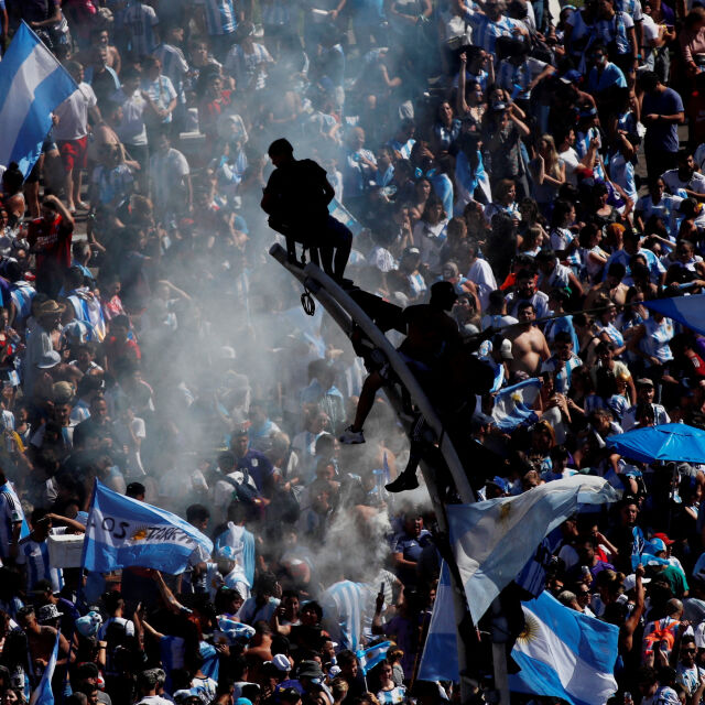 Аржентина цяла нощ празнува след световната титла по футбол 