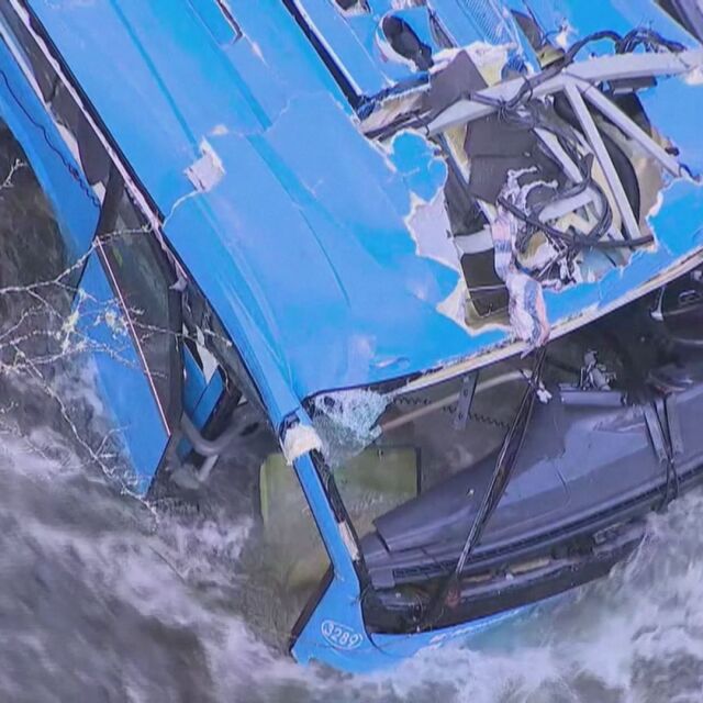 Шест са жертвите, след като автобус падна от 40 м в река в Испания (ВИДЕО)