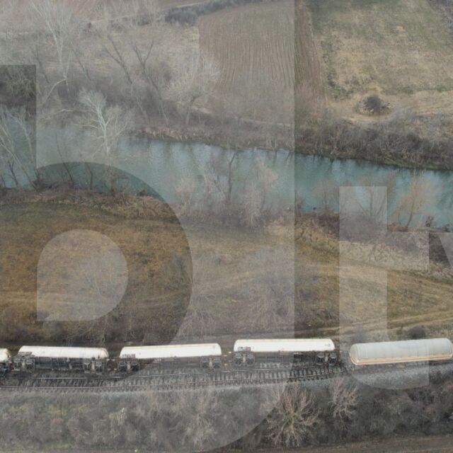 Ексклузивни кадри от мястото на дерайлиралите цистерни с амоняк край Пирот (ВИДЕО)