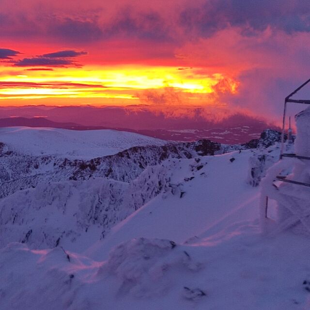Снимка на деня: Красив изгрев на връх Мусала