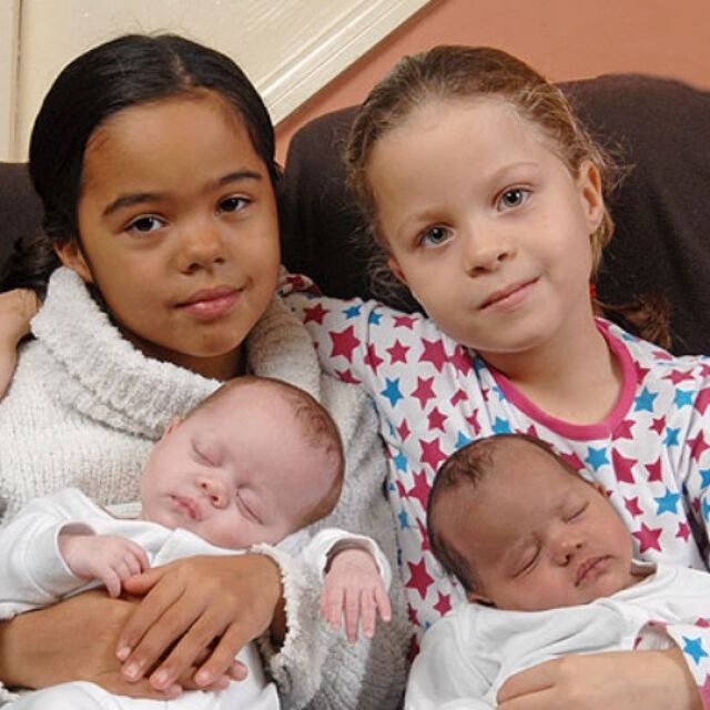 Те са единственото семейство в света с 2 двойки близнаци с различен цвят на кожата 