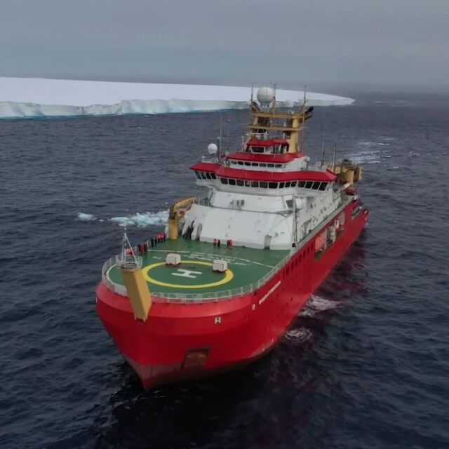 Британски изследователски кораб пресече пътя на най-големия айсберг (ВИДЕО)