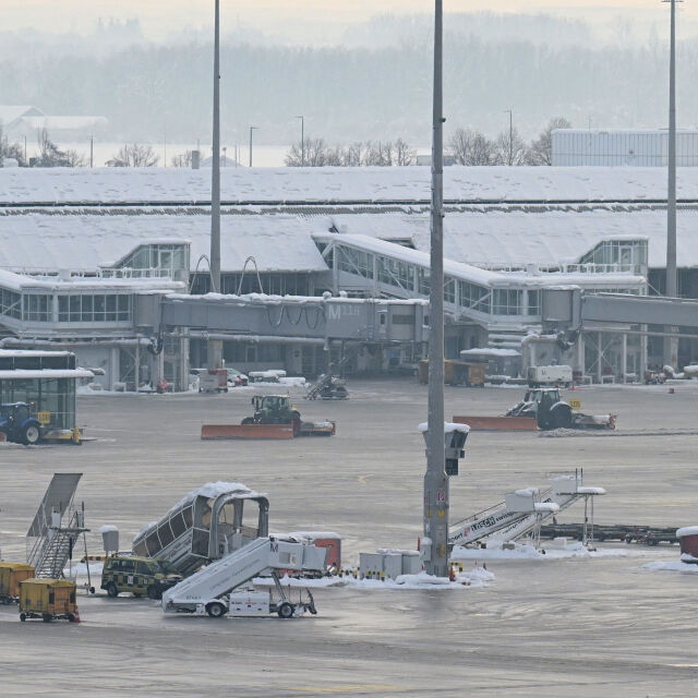 Зимна обстановка в Мюнхен: Над 300 отменени полета, включително от и до София (ВИДЕО и СНИМКИ)