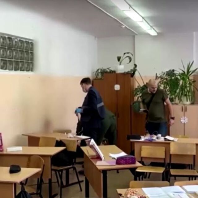 Две жертви в руска гимназия: 14-годишно момиче стреля с пушка помпа по свои съученици (ВИДЕО)