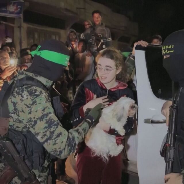 „Без да знае, ми беше опора“: Как младо момиче и кучето ѝ оцеляват в плен на „Хамас“