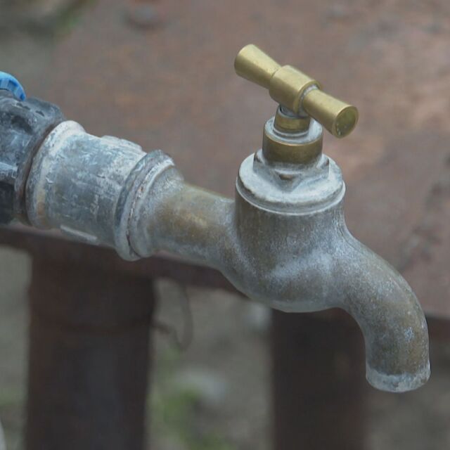 Над три месеца без вода: Как се справят жителите на с. Славяново