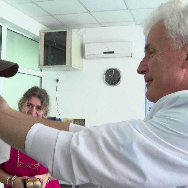 „Спасените“: Наши лекари спасиха мъж от Румъния. Той се върна у нас, за да им благодари (ВИДЕО)