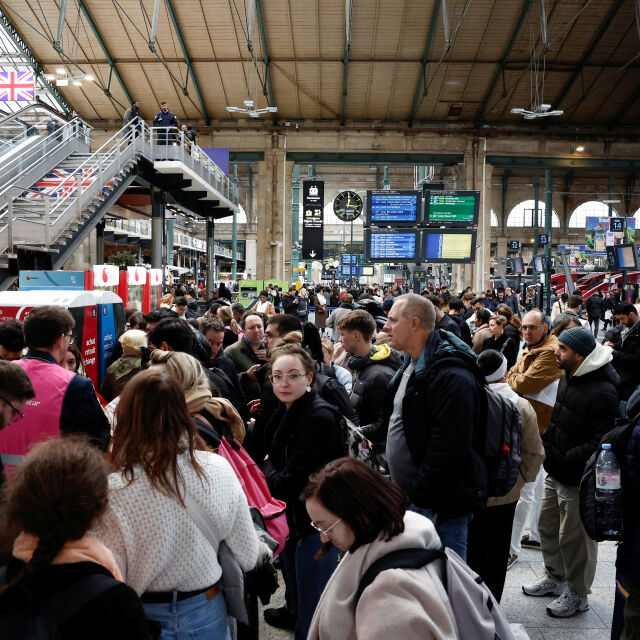  Наводнен тунел край Лондон блокира 41 влака (ВИДЕО и СНИМКИ) 