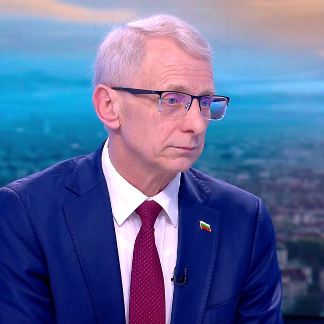  Денков: Не знам нощес Борисов на кого се е обаждал и Пеевски кого е притискал 